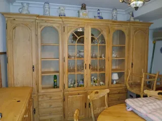 Armario antiguo madera y cristal. No negociable.