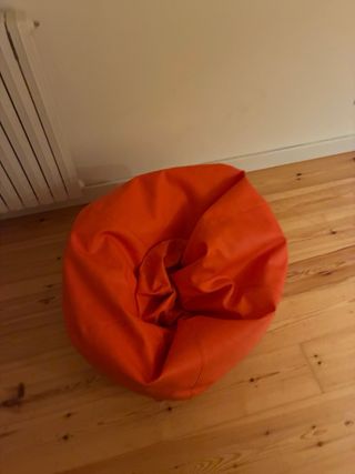 Puf naranja piel sintética