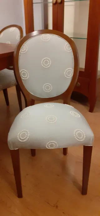 Mesa de comedor y 6 sillas