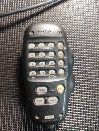 Yaesu FT-8500 non funzionante,e senza microfono.