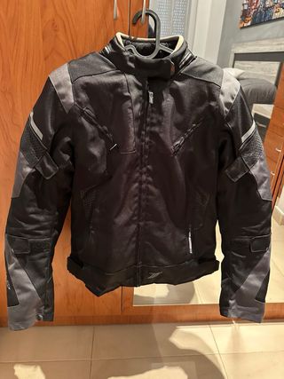 Casco Scorpion mas chaqueta mas pantalón Armure.