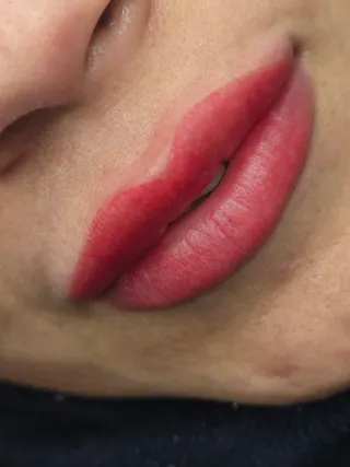 Manicura, pedicura, depilación,  micropigmentacion