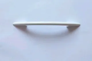 Tirador blanco de metal