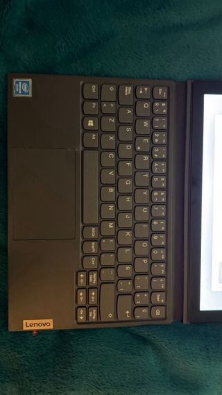 Tablet Lenovo con Teclado Negro