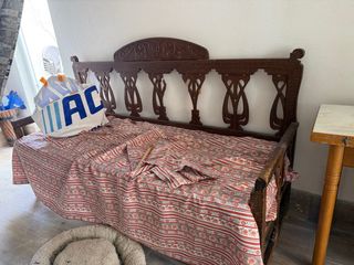 Banco de madera tallada