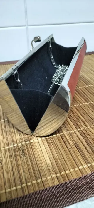 Zapatos y cartera de fiesta color caldero