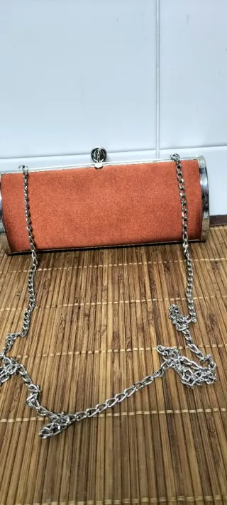 Zapatos y cartera de fiesta color caldero