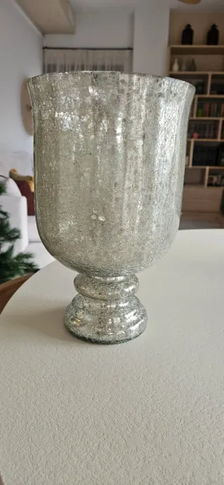 Jarrón de cristal plateado con pedestal