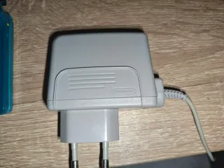 Nintendo 3DS Azul turquesa + Cargador + SD 2GB