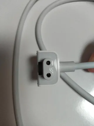 Cable alargador para adaptador de corriente.