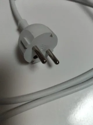 Cable alargador para adaptador de corriente.