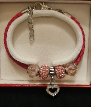 Braccialetto rosso con ciondoli cuore