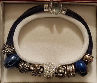 Braccialetto con ciondoli blu e argento