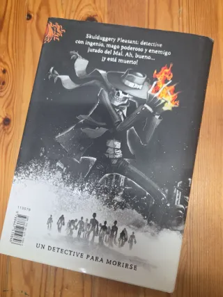 Detective Esqueleto [Skulduggery Pleasant] (Sku...