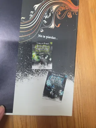 Detective Esqueleto [Skulduggery Pleasant] (Sku...