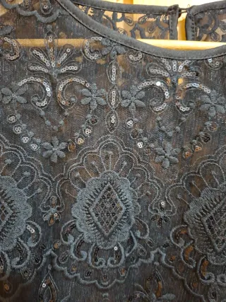 Top encaje lentejuelas negro