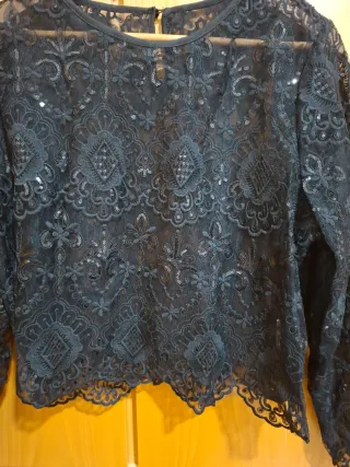 Top encaje lentejuelas negro
