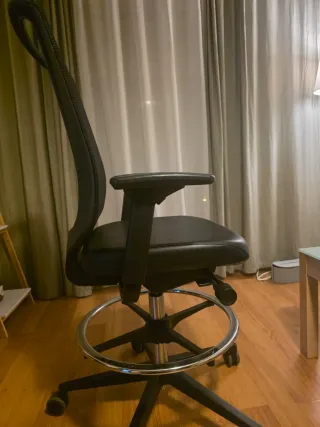 Silla de oficina profesional negra