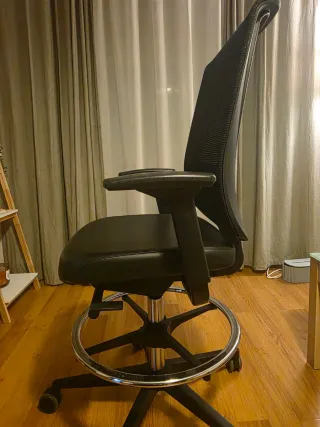 Silla de oficina profesional negra