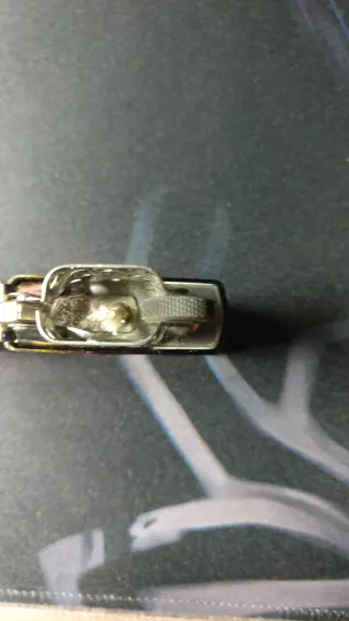 Encendedor tipo Zippo azul