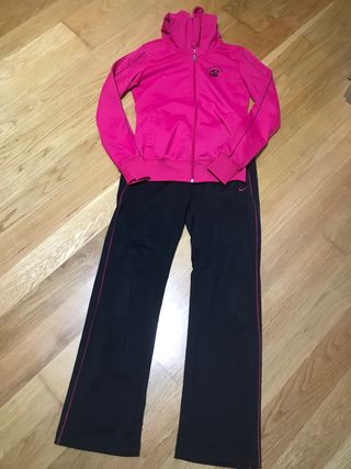 Conjunto deportivo Nike rosa y negro