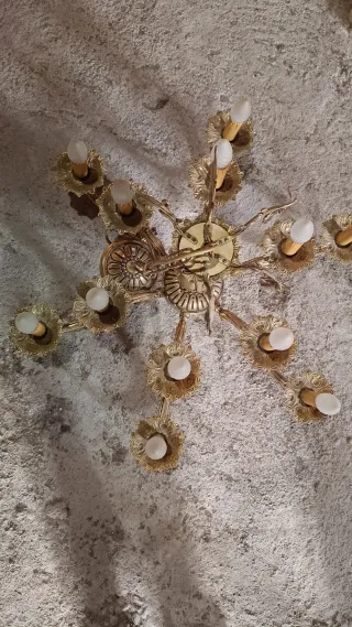 Lámpara de techo dorada