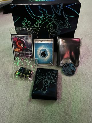 Caja Pokémon con cartas y accesorios