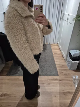 Chaqueta Zara pelo beige talla S, sin estrenar