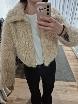 Chaqueta Zara pelo beige talla S, sin estrenar