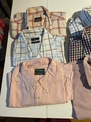 9 camisas. 5 SPRINGFIELD, 2 ZARA y 2 CEDAR WOOD.