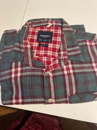 9 camisas. 5 SPRINGFIELD, 2 ZARA y 2 CEDAR WOOD.