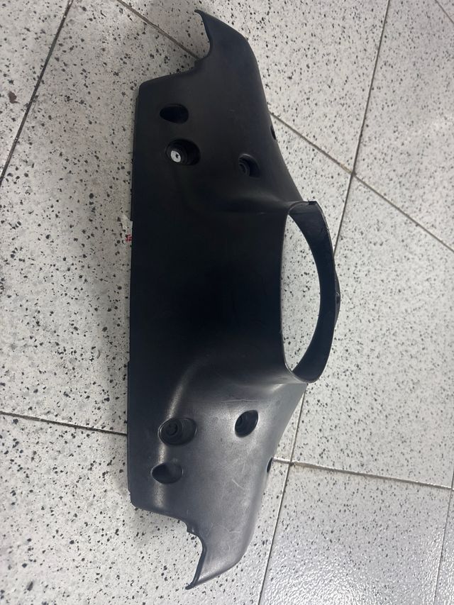 Cubierta inferior manillar Peugeot Speedfight 2