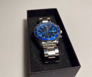 Reloj elegante hombre azul y plateado