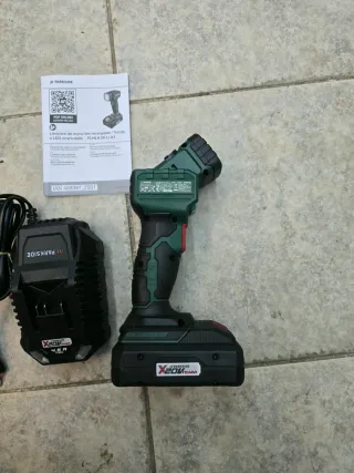 Linterna Parkside LED + Batería + Cargador
