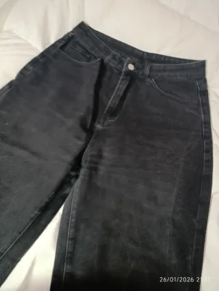 Pantalones vaqueros anchos negros rasgados