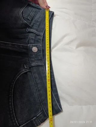 Pantalones vaqueros anchos negros rasgados