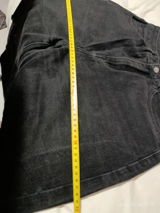 Pantalones vaqueros anchos negros rasgados