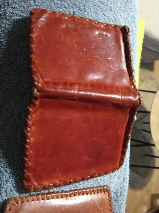 Cartera de cuero grabada