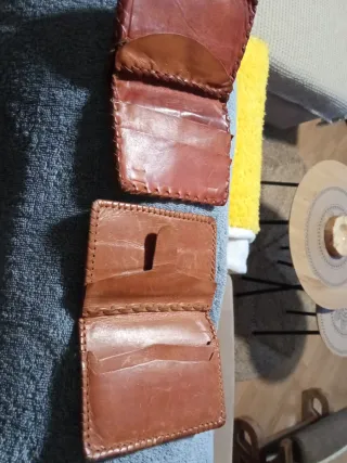 Cartera de cuero grabada