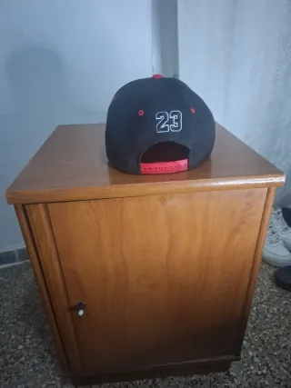 Gorra Jordan Negra y Roja