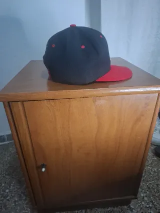 Gorra Jordan Negra y Roja