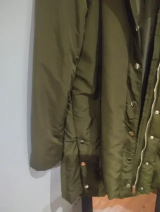 Parka Stradivarius verde militar