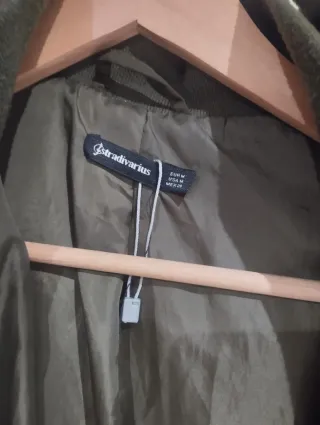 Parka Stradivarius verde militar