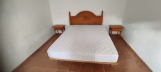 Cama de madera con somier 4 unidades de cada,