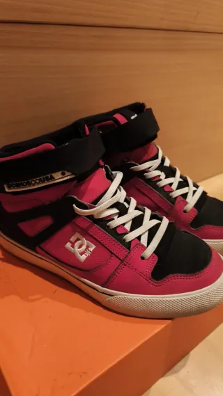 Zapatillas DC Shoes rosas y negras T35