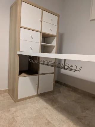 Estantería Kallax Ikea con escritorio Linmon