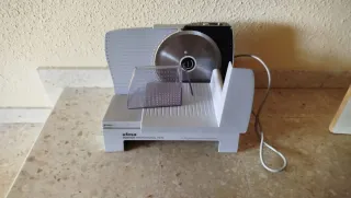 Cortador fiambre eléctrico Ufesa