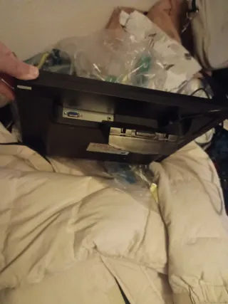 Monitor Yuraku TFT/LCD Negro..