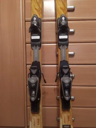 Esquís con fijaciones LOOK