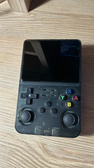 Consola R36S Negra y Multicolor